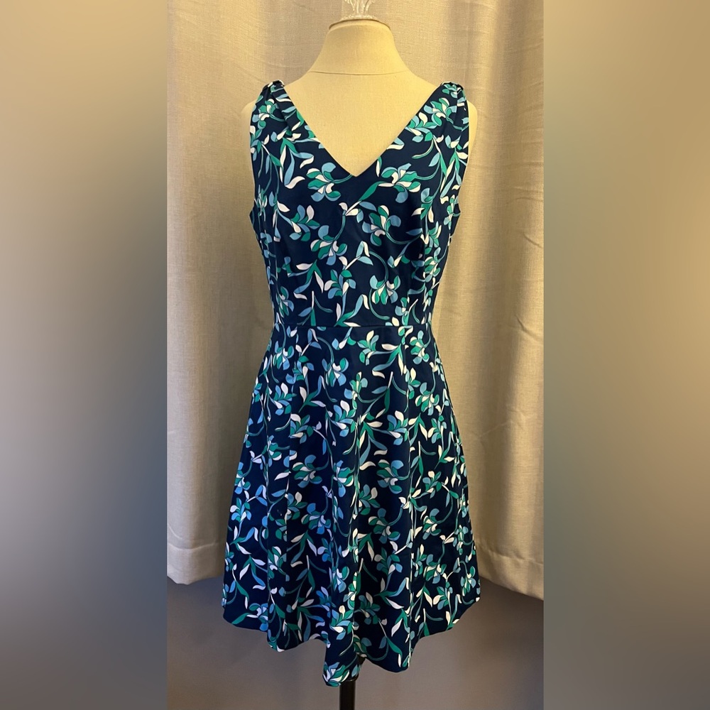 Draper James Floral Knot Shoulder dress Size 8 NWT